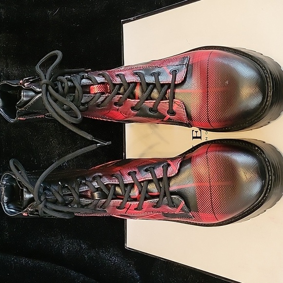 GUESS Red and Black Plaid Boots New In Box - Picture 7 of 16